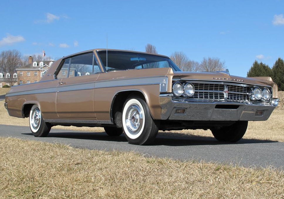 Oldsmobile Starfire Holiday coupe 1963